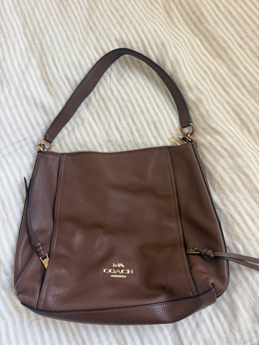 Coach brown leather shoulder bag with gold hardware